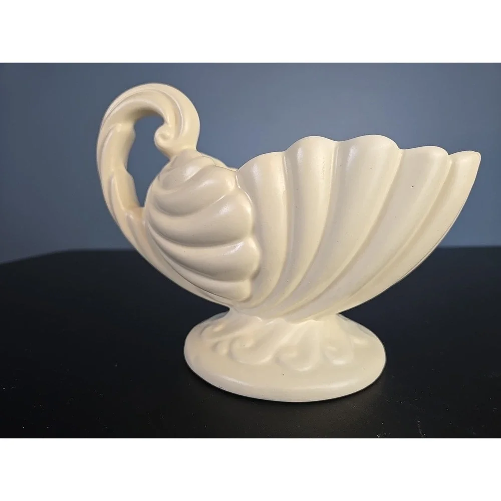 Vintage Royal Haeger Ivory White Ceramic Cornucopia Footed Planter Vase 8 x 6 in
